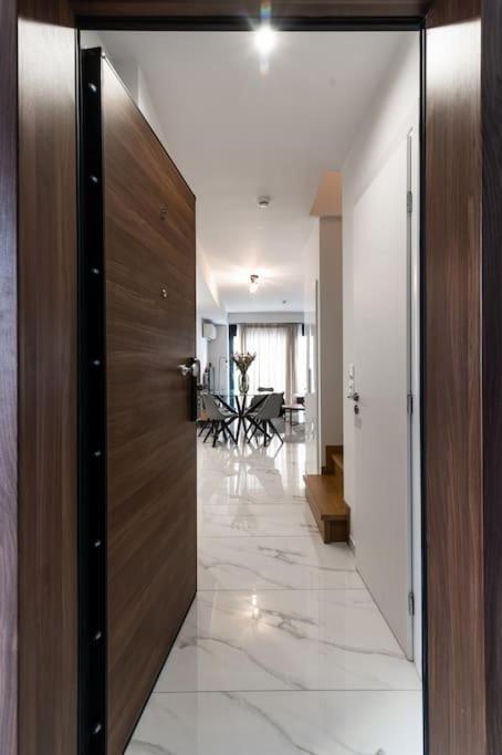 μεζονέτα με θέα στο πάρκο σταύρος νιάρχος Two Apartmán *