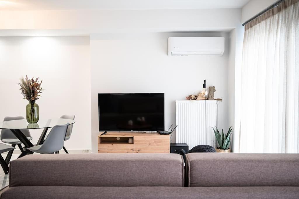 μεζονέτα με θέα στο πάρκο σταύρος νιάρχος Two Apartment *