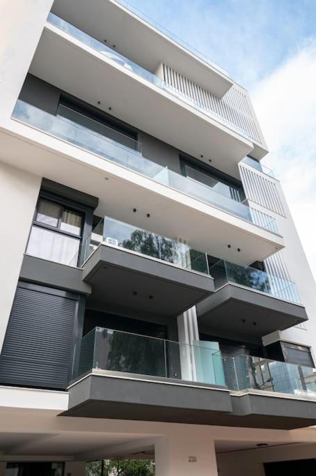 Apartment μεζονέτα με θέα στο πάρκο σταύρος νιάρχος Two *